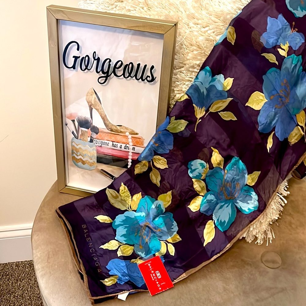 💕Authentic Beautiful Balenciaga Silk Scarf💕